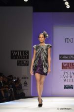 Model walk the ramp for Abhi Singh Show at Wills Lifestyle India Fashion Week 2012 day 4 on 9th Oct 2012 (30).JPG